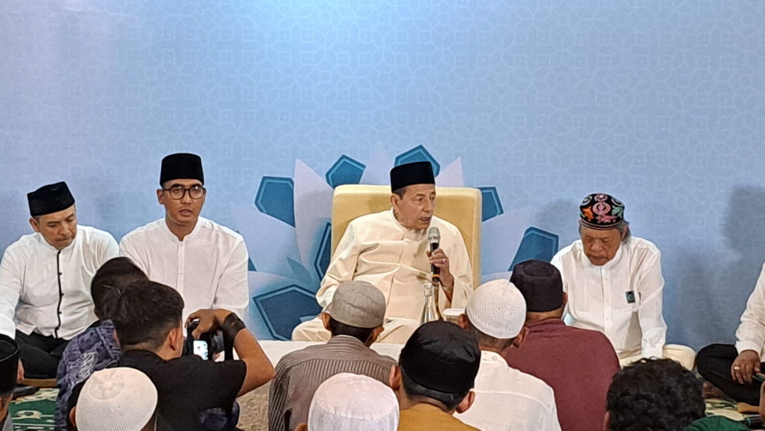 habib luthi di masjid cut meutia