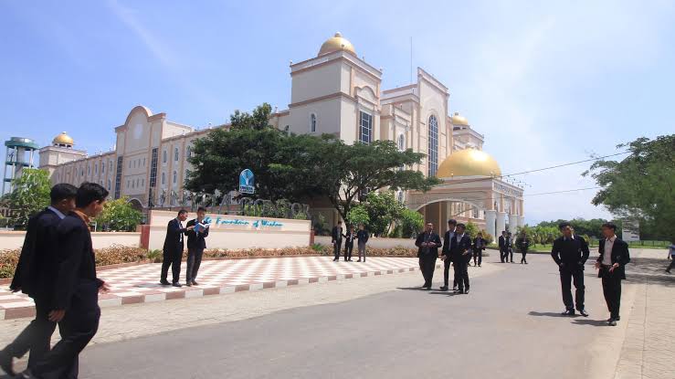 universitas dalam pesantren