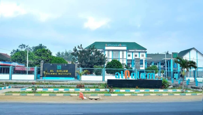 universitas al-qolam malang