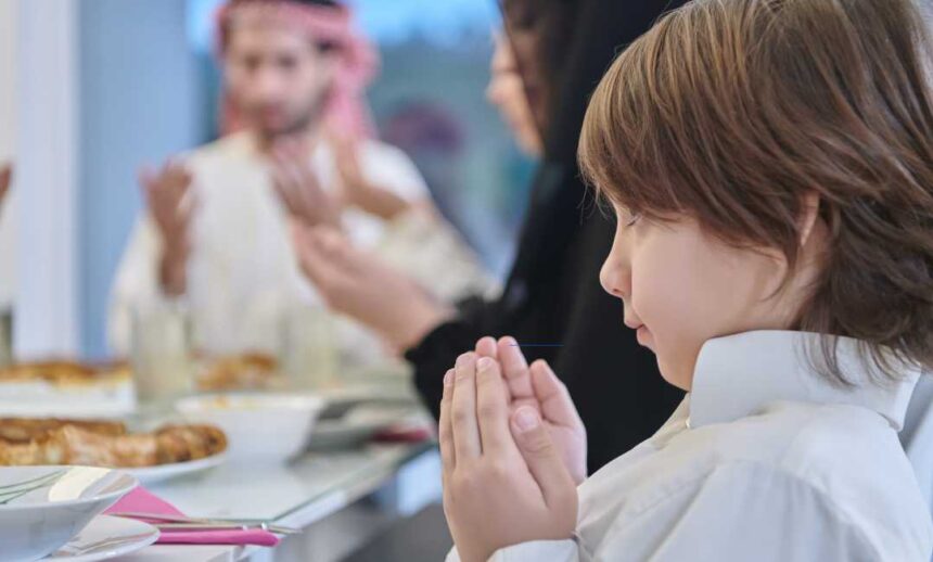 mengajarkan anak puasa